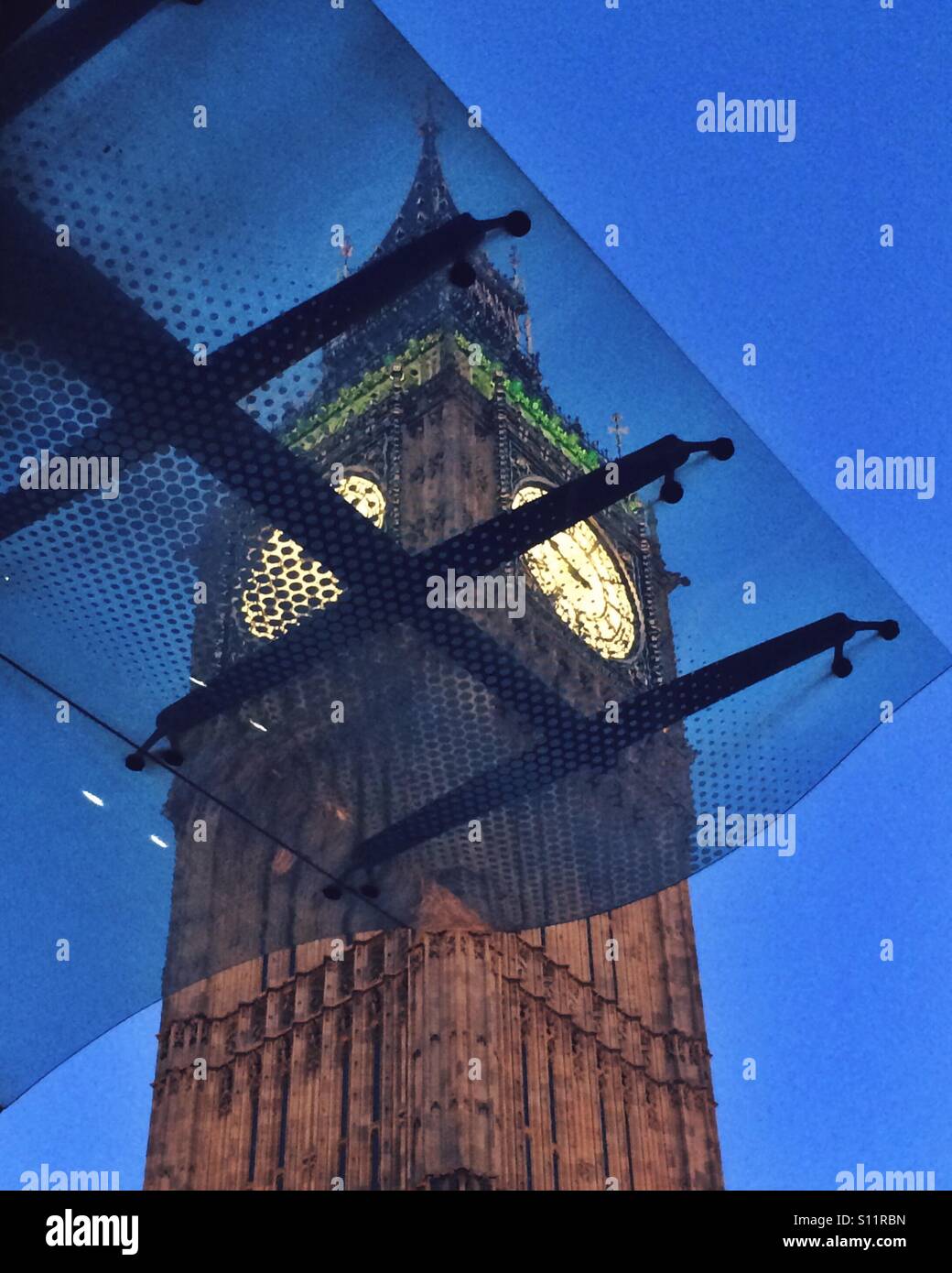 Big Ben case del parlamento a Londra, Regno Unito - Immagine stock catturata con smartphone
