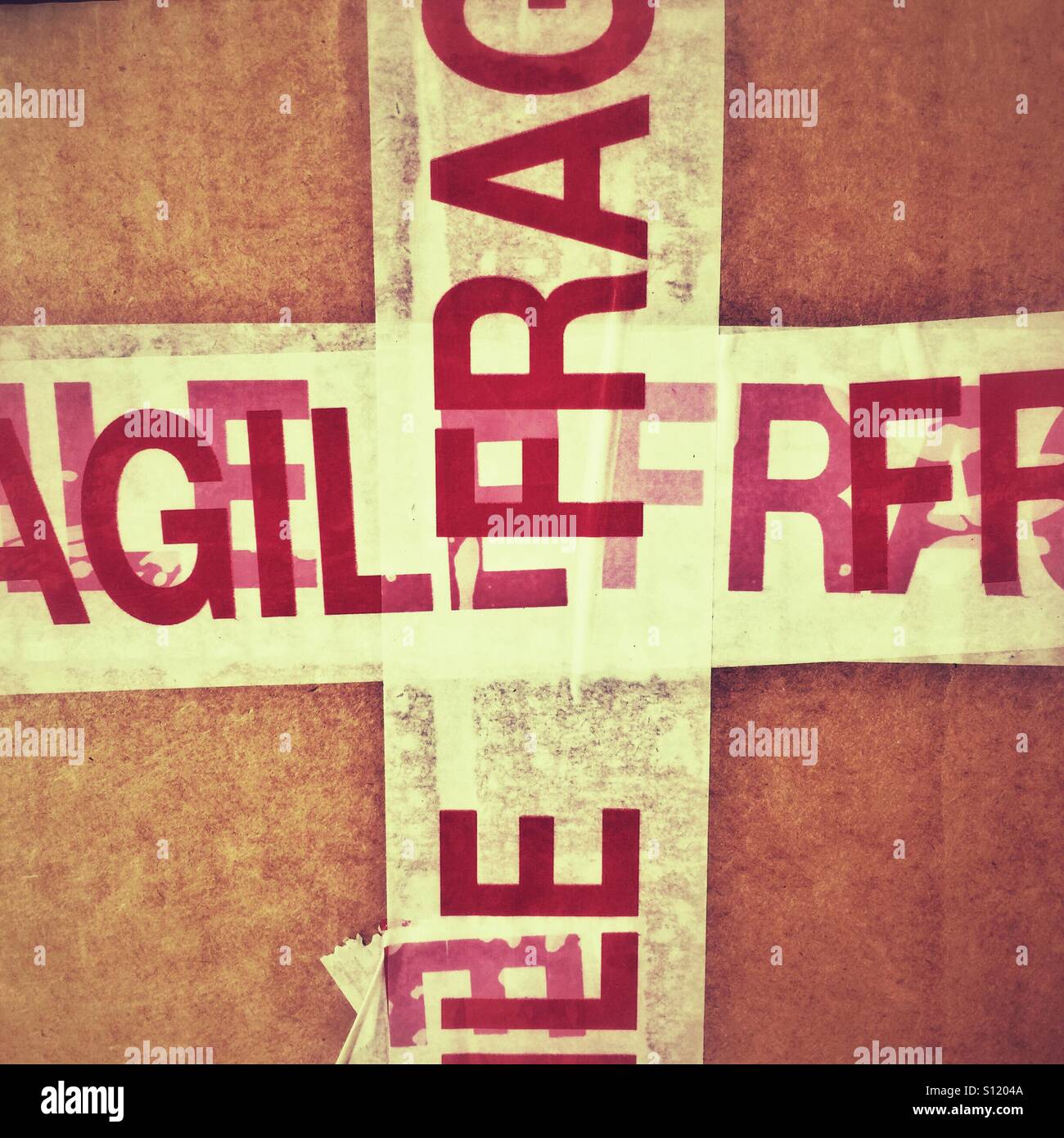 Pacchetto fragile - Immagine stock catturata con smartphone