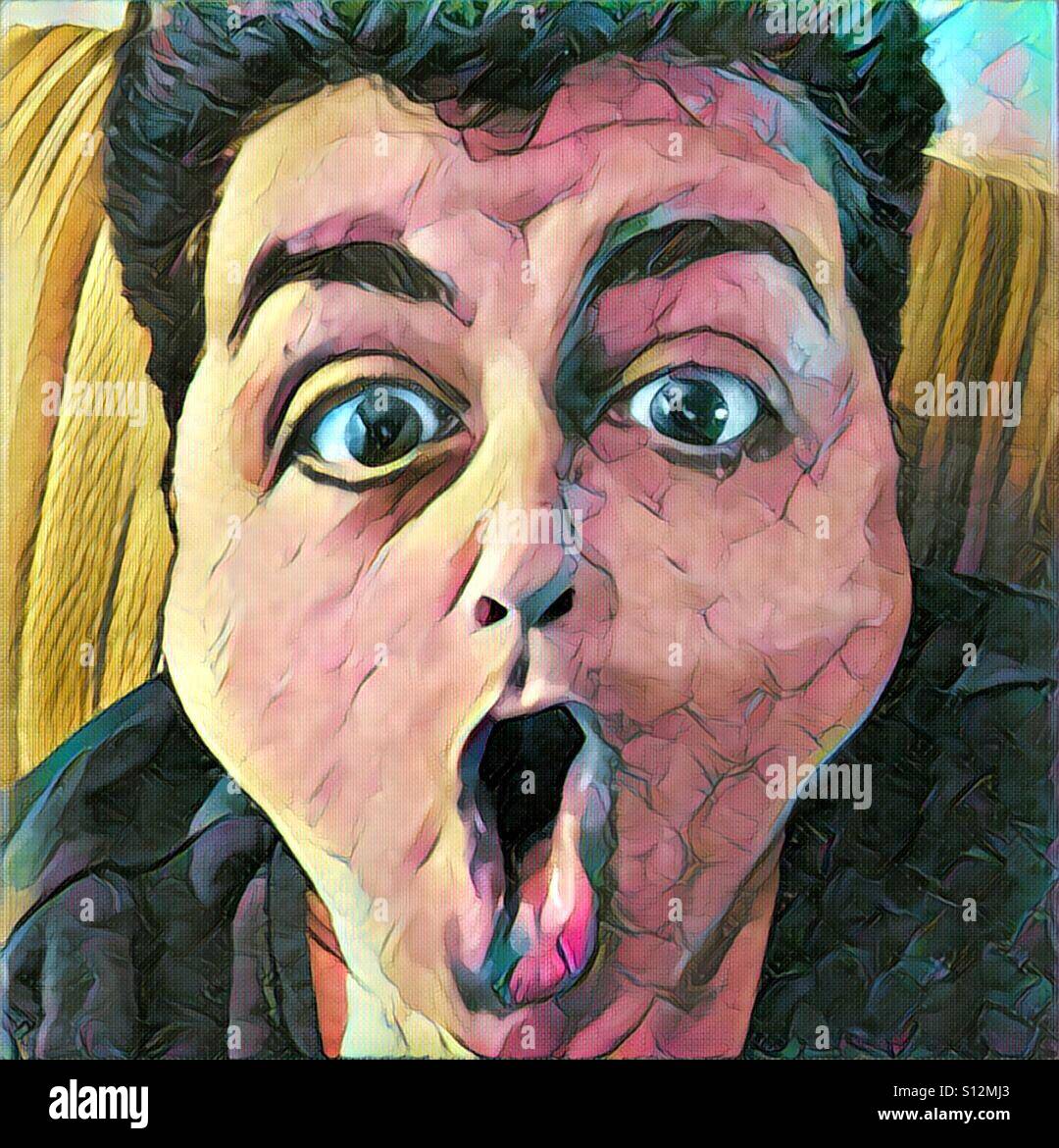 Un abstract di pittura digitale di una visione distorta di un volto di donna che tiene le sue labbra in una posizione sorpreso - Immagine stock catturata con smartphone