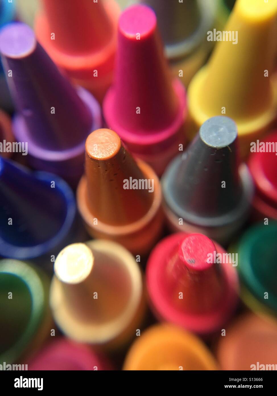 Chiudere di nuovo matite colorate Foto Stock