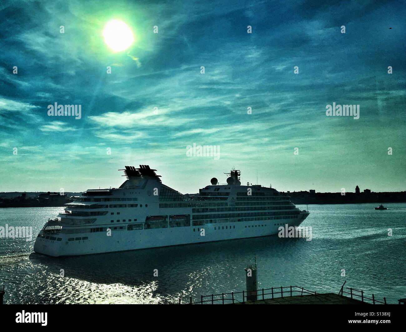 La nave di crociera in barca a vela da Liverpool - Immagine stock catturata con smartphone