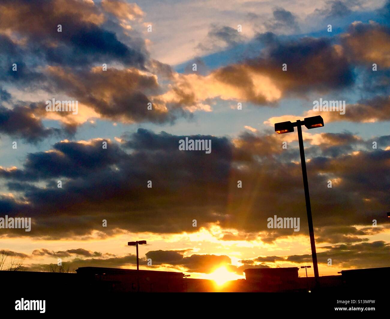 Bellissimi tramonti bisogno di cielo nuvoloso Foto Stock
