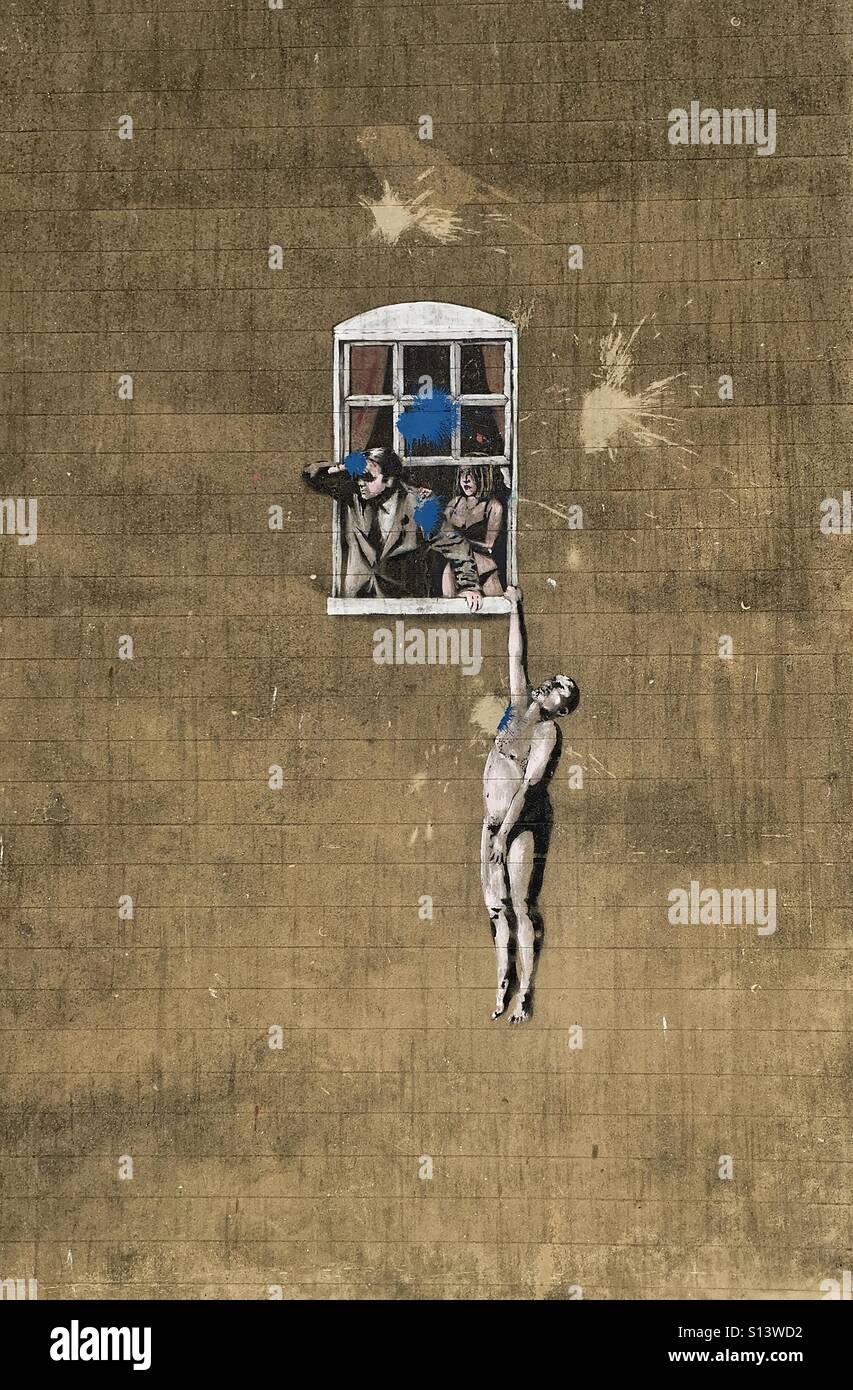 "Ben appeso amante', un pezzo di arte di strada da Banksy nella sua città natale, Bristol, Regno Unito. Foto Stock