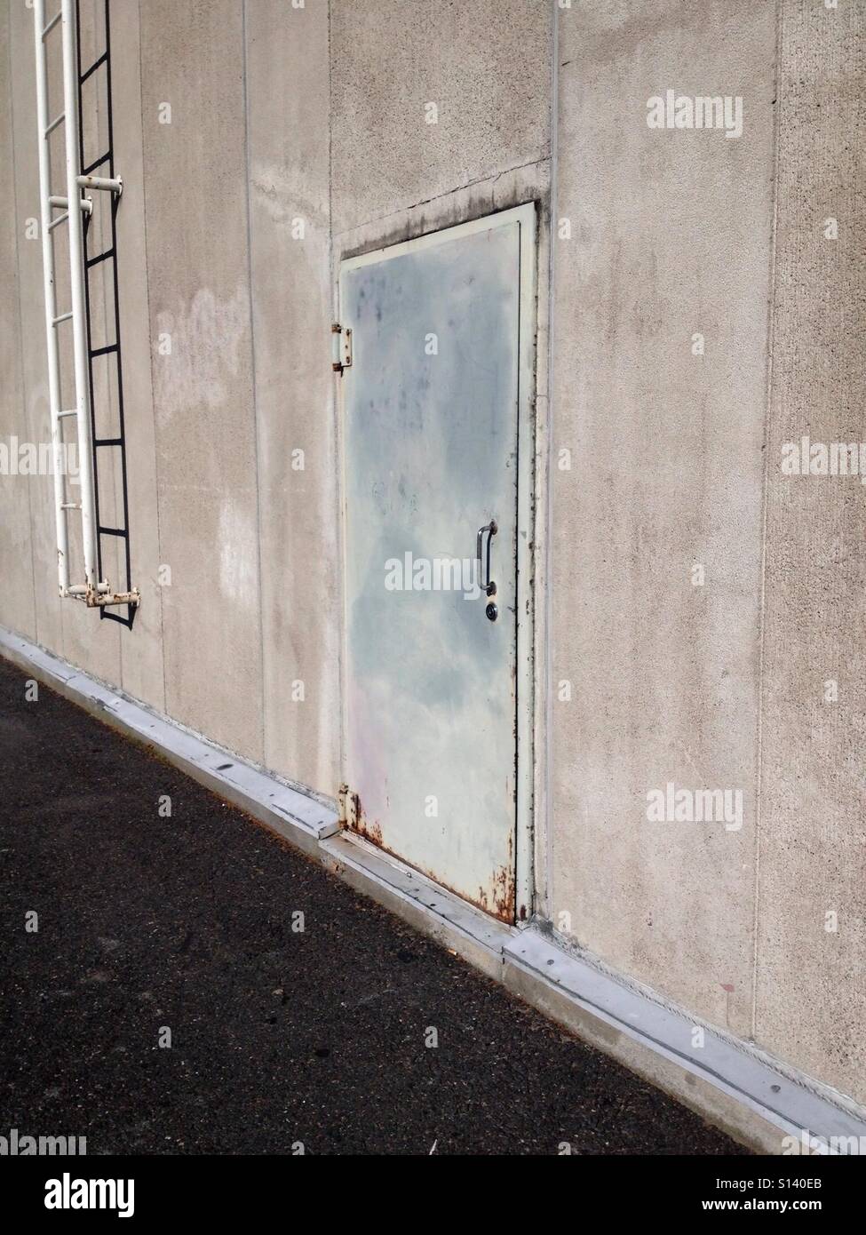 Porta chiusa - Immagine stock catturata con smartphone