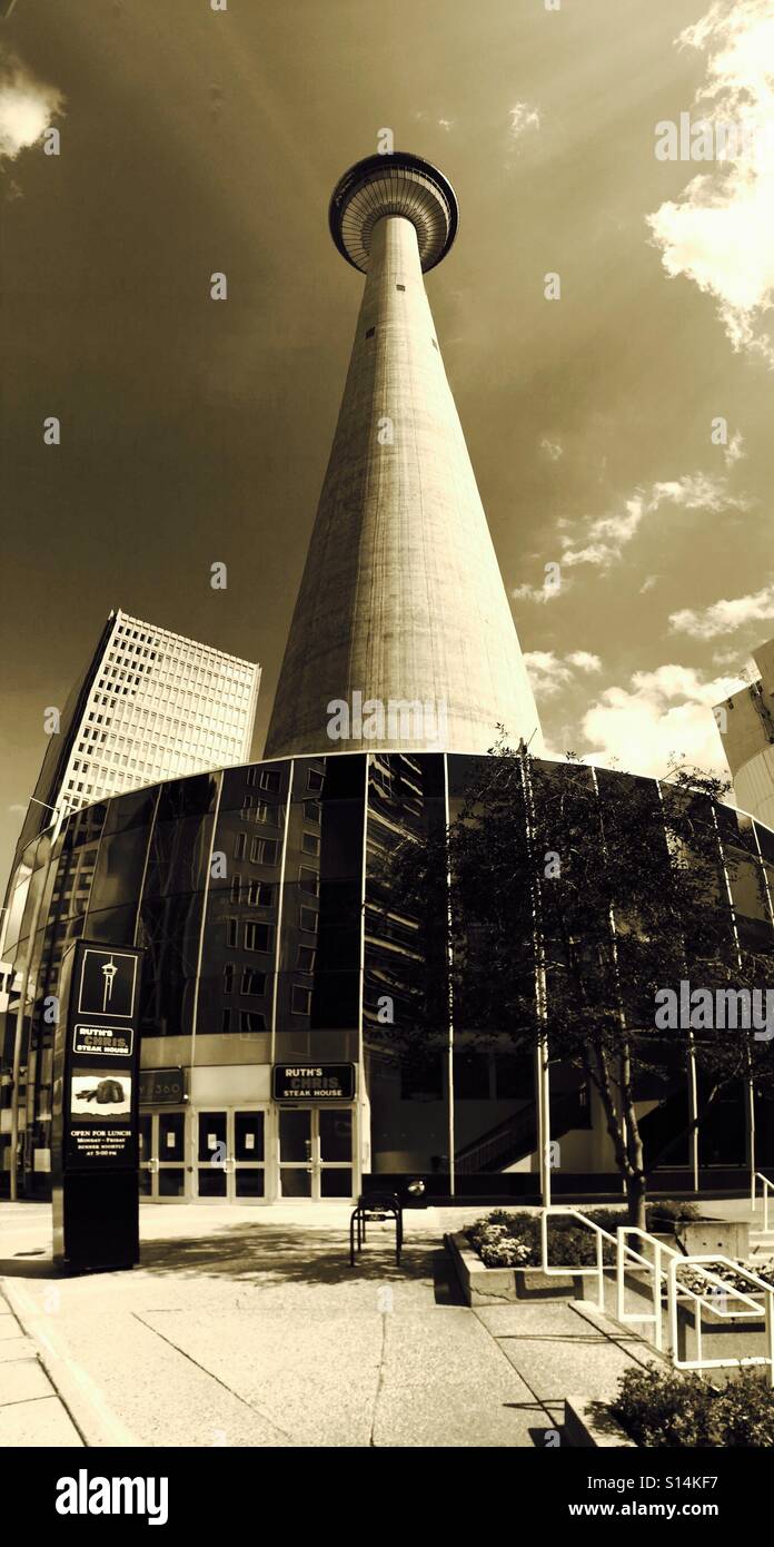 Seppia di Calgary Tower - Immagine stock catturata con smartphone