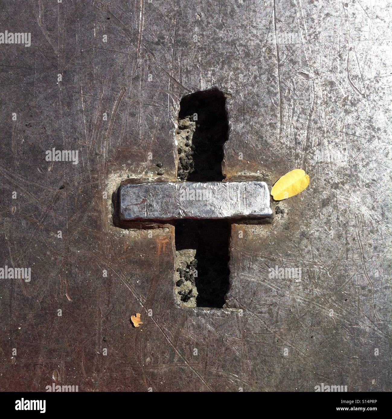 Cruciforme, acciaio invecchiato Foto stock - Alamy