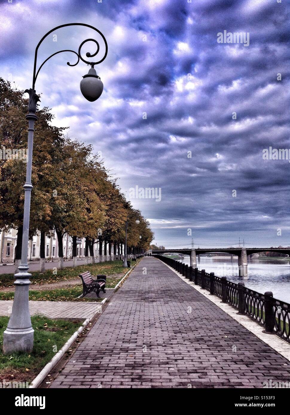 Lungo il fiume Volga a Tver, Russia Foto Stock