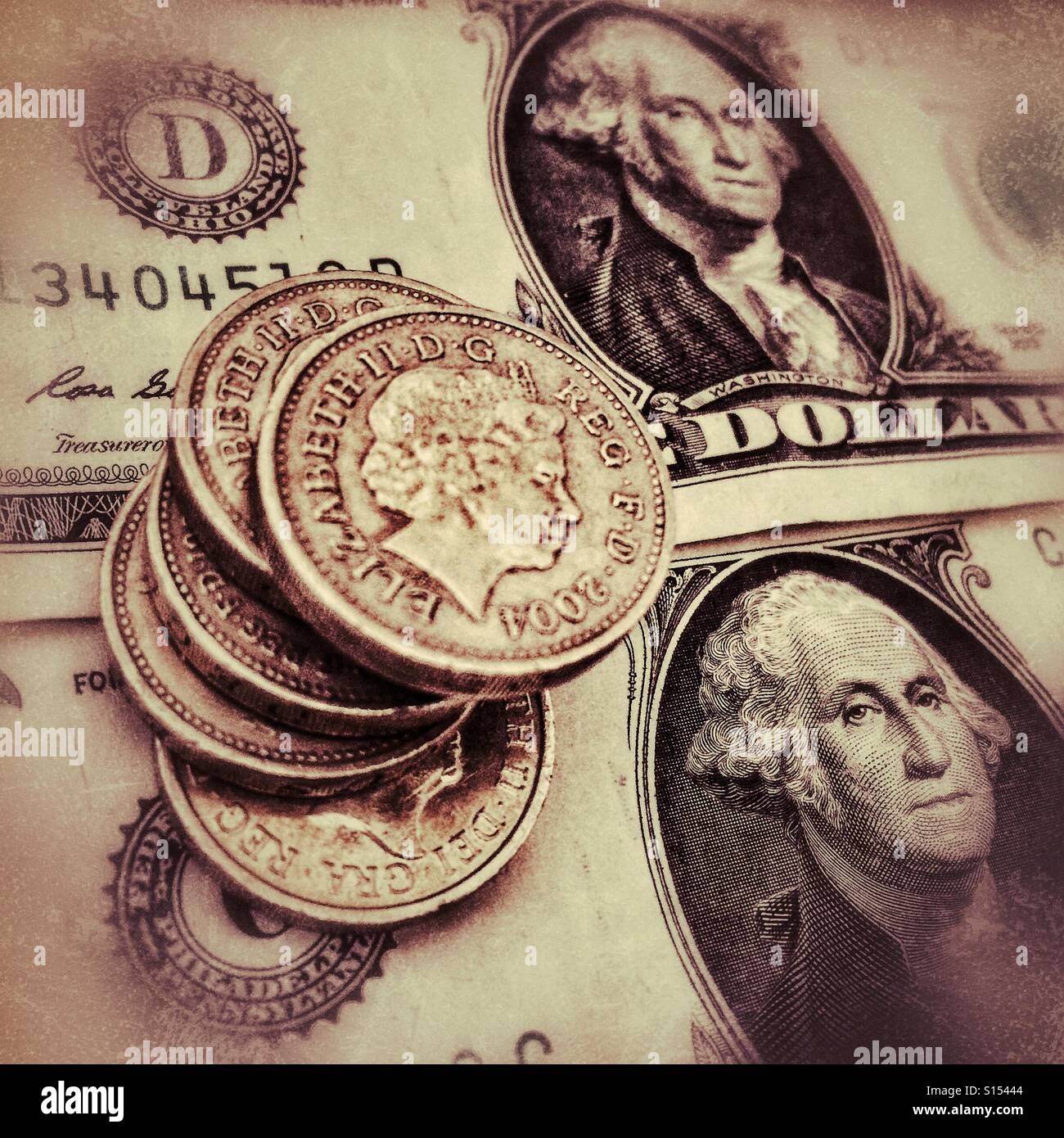 Regno Unito Sterline e Dollari Americani - Immagine stock catturata con smartphone