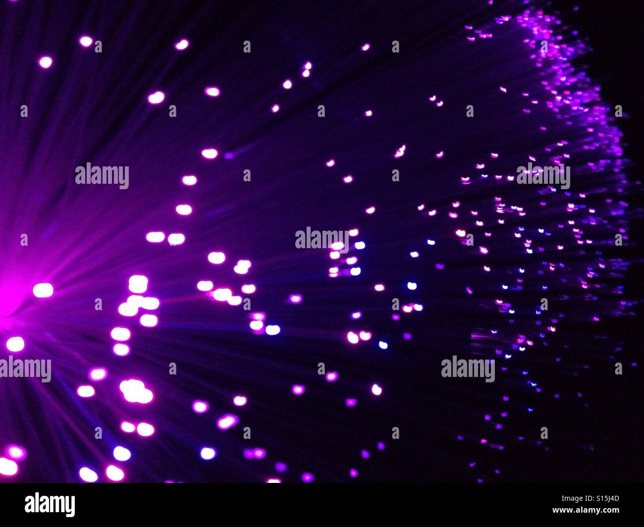 La sfocatura della fibra ottica luci - Immagine stock catturata con smartphone