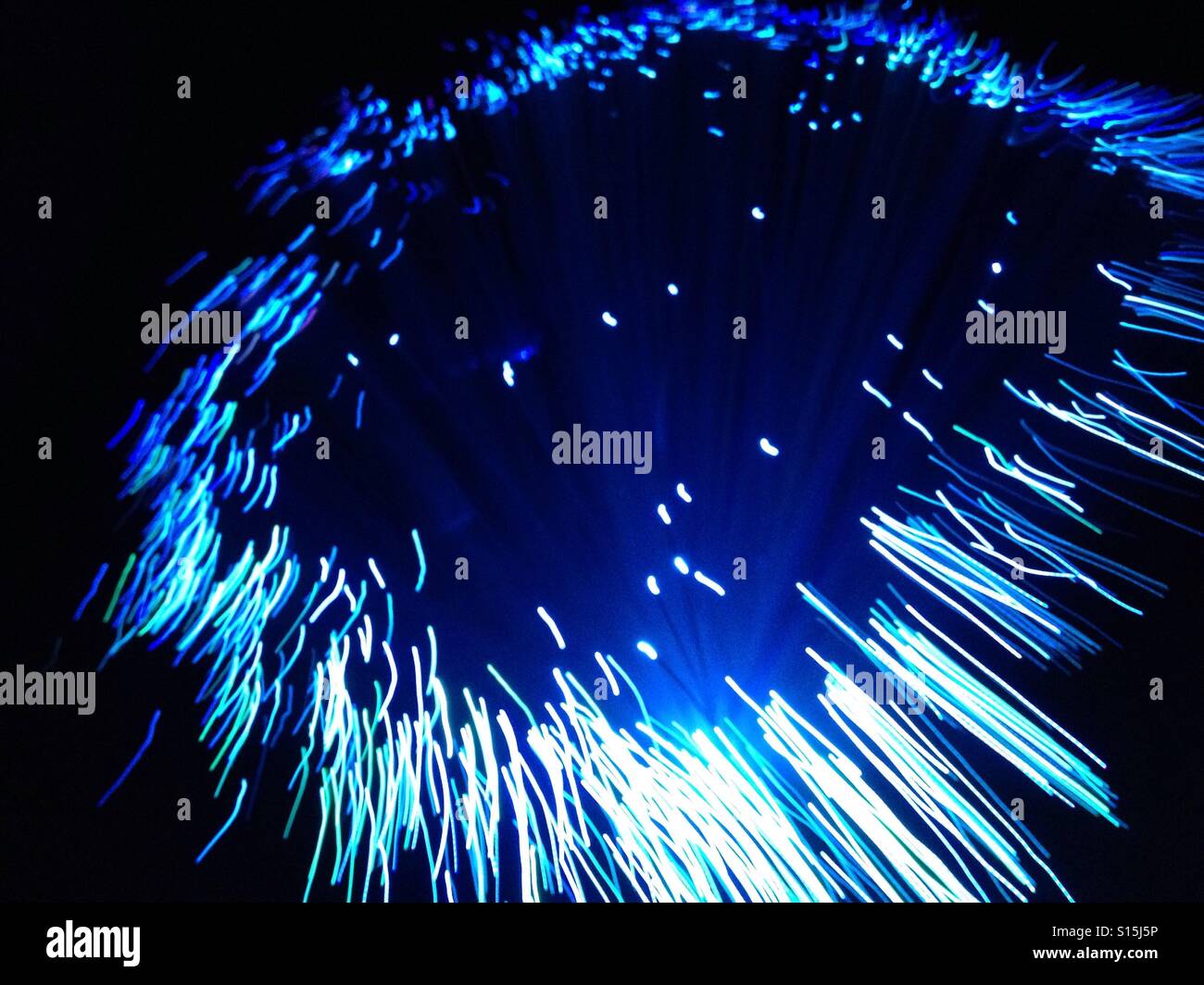 La sfocatura della fibra ottica luci - Immagine stock catturata con smartphone