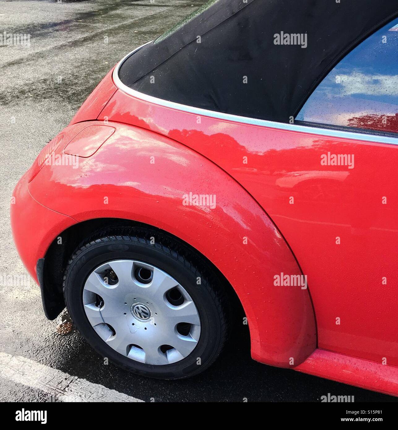 La sezione posteriore di un rosso Maggiolino Cabrio nella nuova forma Foto Stock