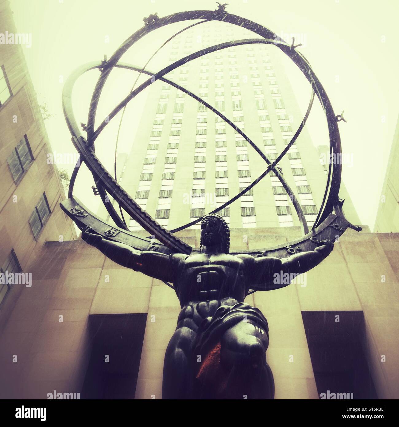 Statua dell'Atlante al Rockefeller Center, New York, Stati Uniti d'America. - Immagine stock catturata con smartphone