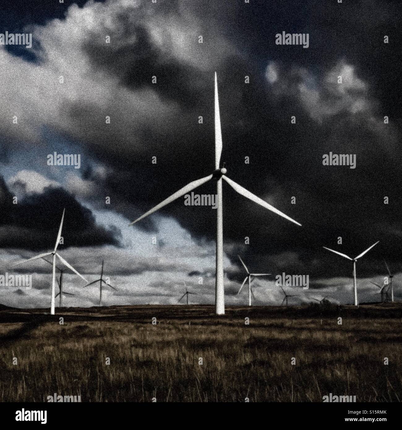 Le turbine eoliche sulla Eaglesham umore Scozia Scotland - Immagine stock catturata con smartphone