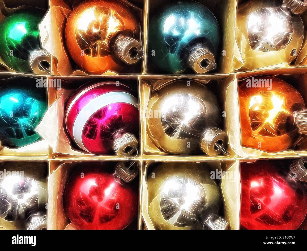 Ornamenti natalizi vintage in scatola originale - Immagine stock catturata con smartphone