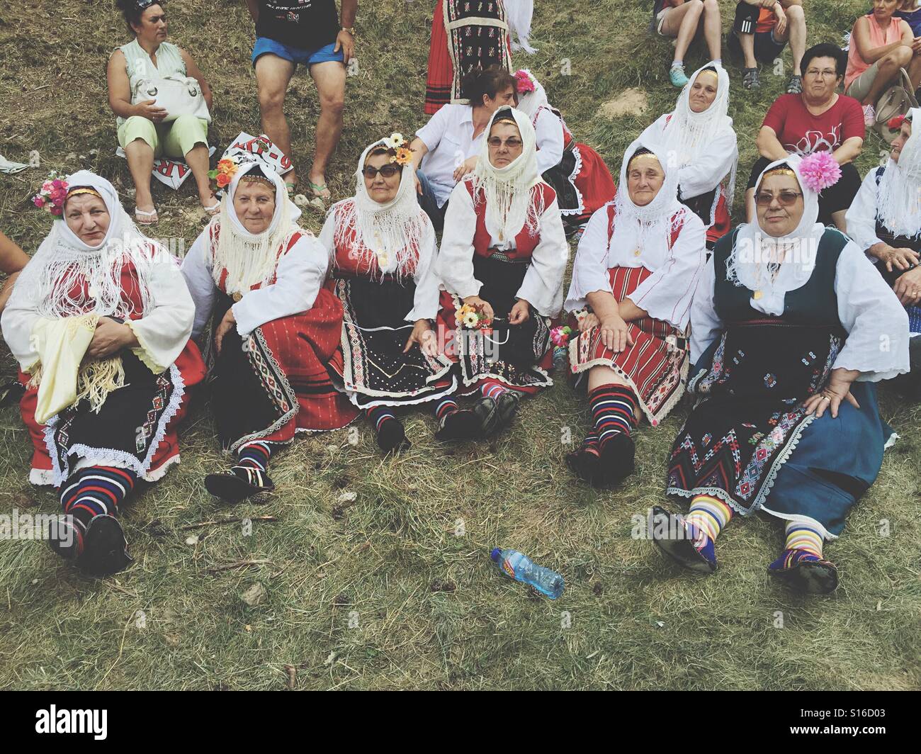 Bulgarian Women con national abito tradizionale Koprivshtica Bulgaria - Immagine stock catturata con smartphone