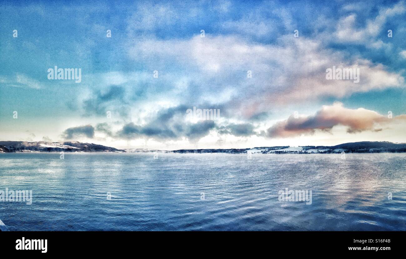 Fredda mattina dal lago in Norvegia Foto Stock