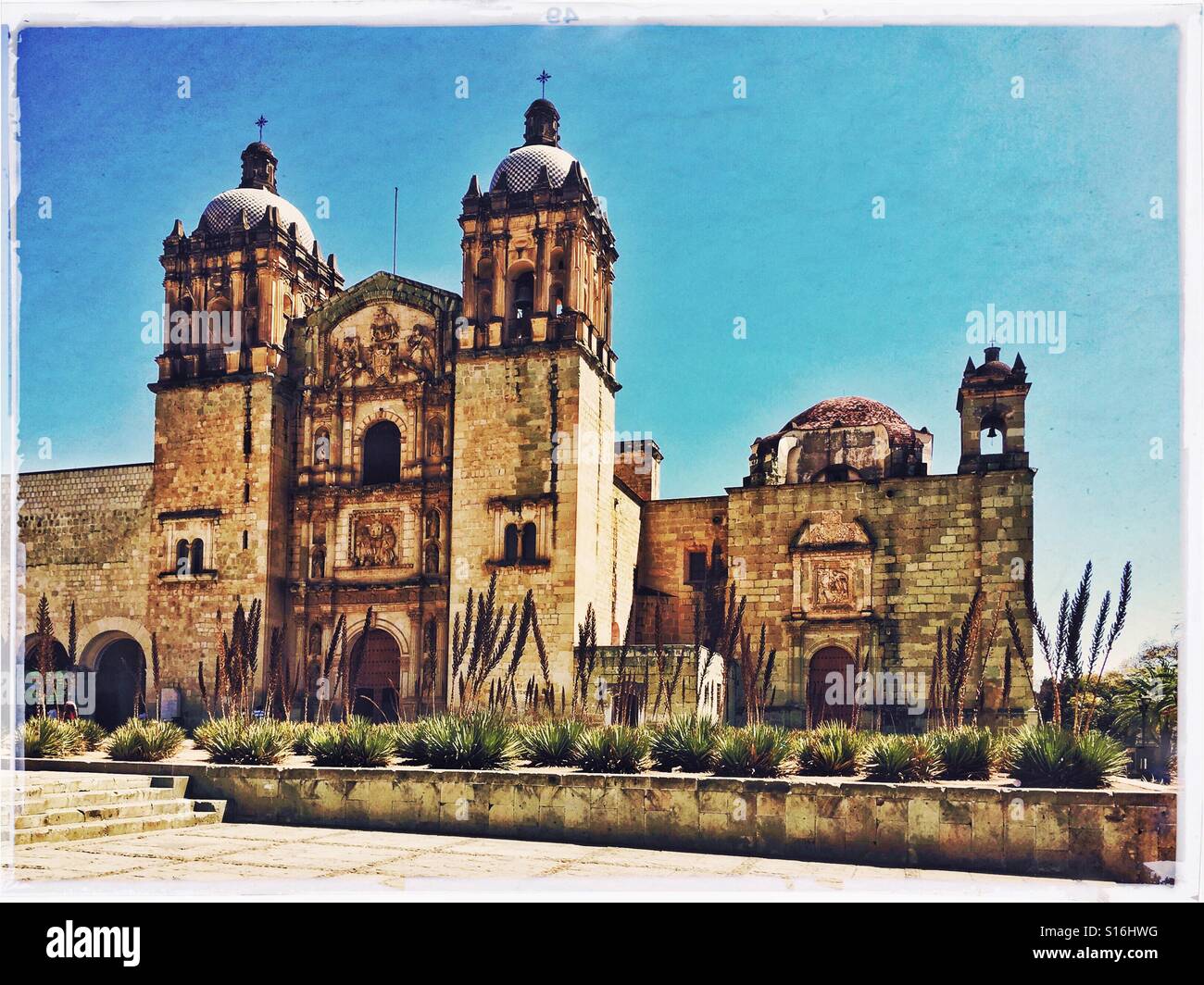 Vista esterna del suggestivo Templo de Santo Domingo de Guzman in Oaxaca, Messico. Foto Stock