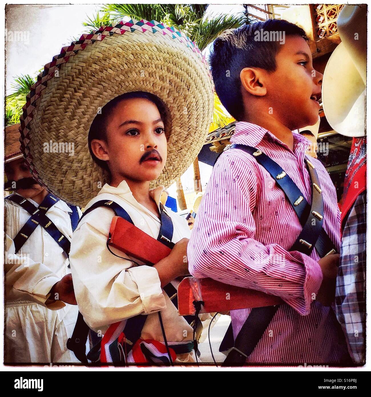 I ragazzi partecipare al Día de la Revolución sfilata il 20 novembre a San Pancho, Nayarit, Messico. Foto Stock