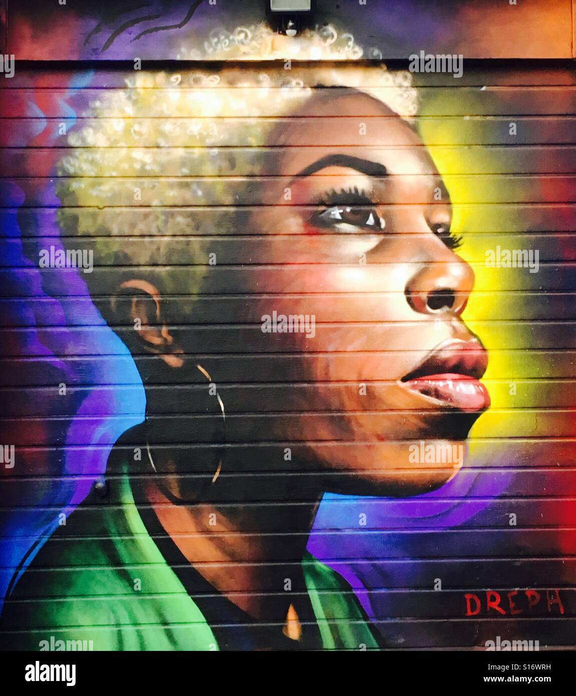 Donna Arte di strada in Brick Lane London - Immagine stock catturata con smartphone