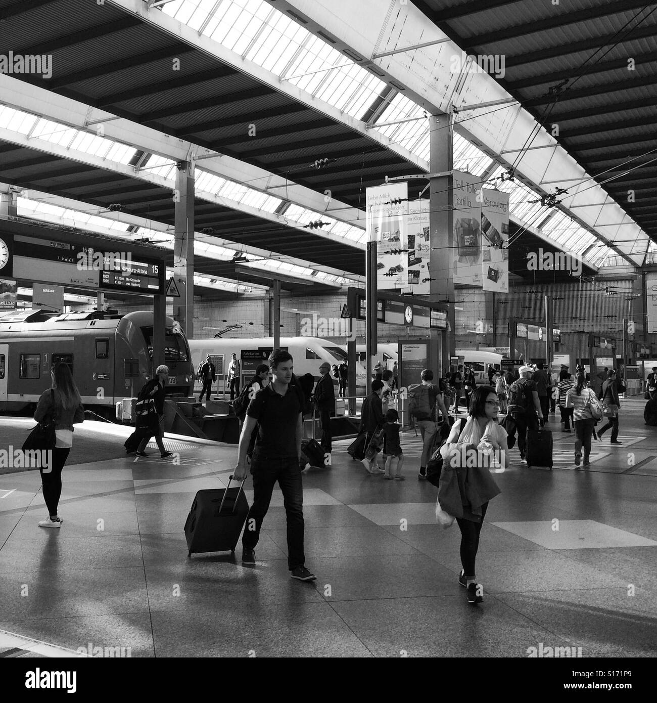 La stazione Hauptbahnhof Foto Stock