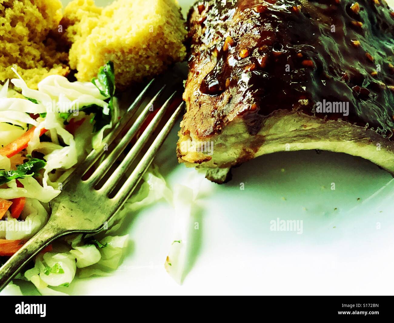 Nervatura alla brace cena con spazio di copia - Immagine stock catturata con smartphone