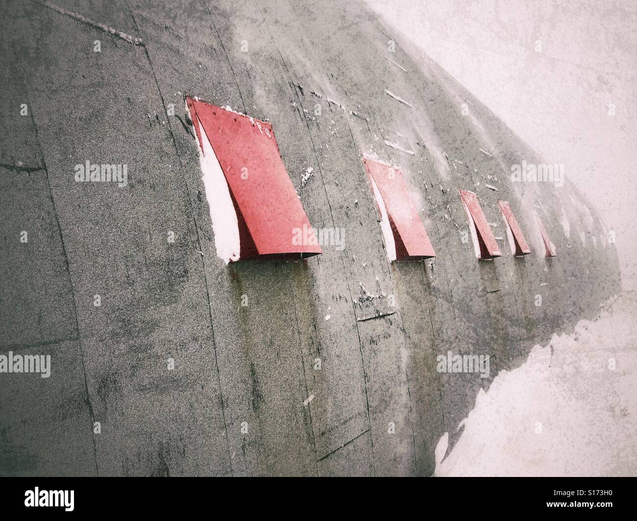 Gli sfiati consentono il flusso dell'aria attraverso l'Orso Polare Holding Facility, aka bear carcere, in Churchill, Canada. Foto Stock
