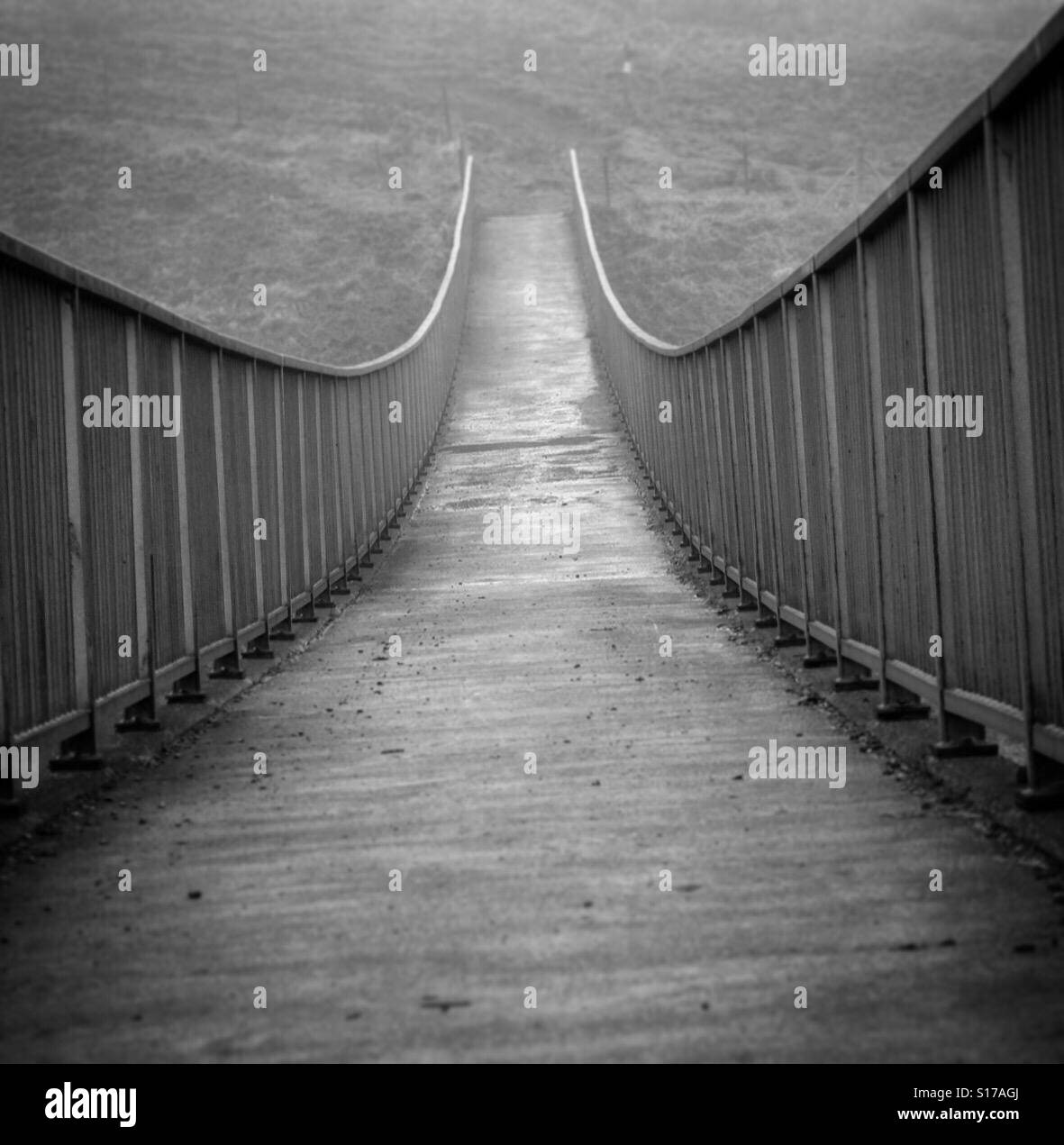 Pennine Way, passerella sulla M62 allo svincolo 22. Yorkshire - Immagine stock catturata con smartphone