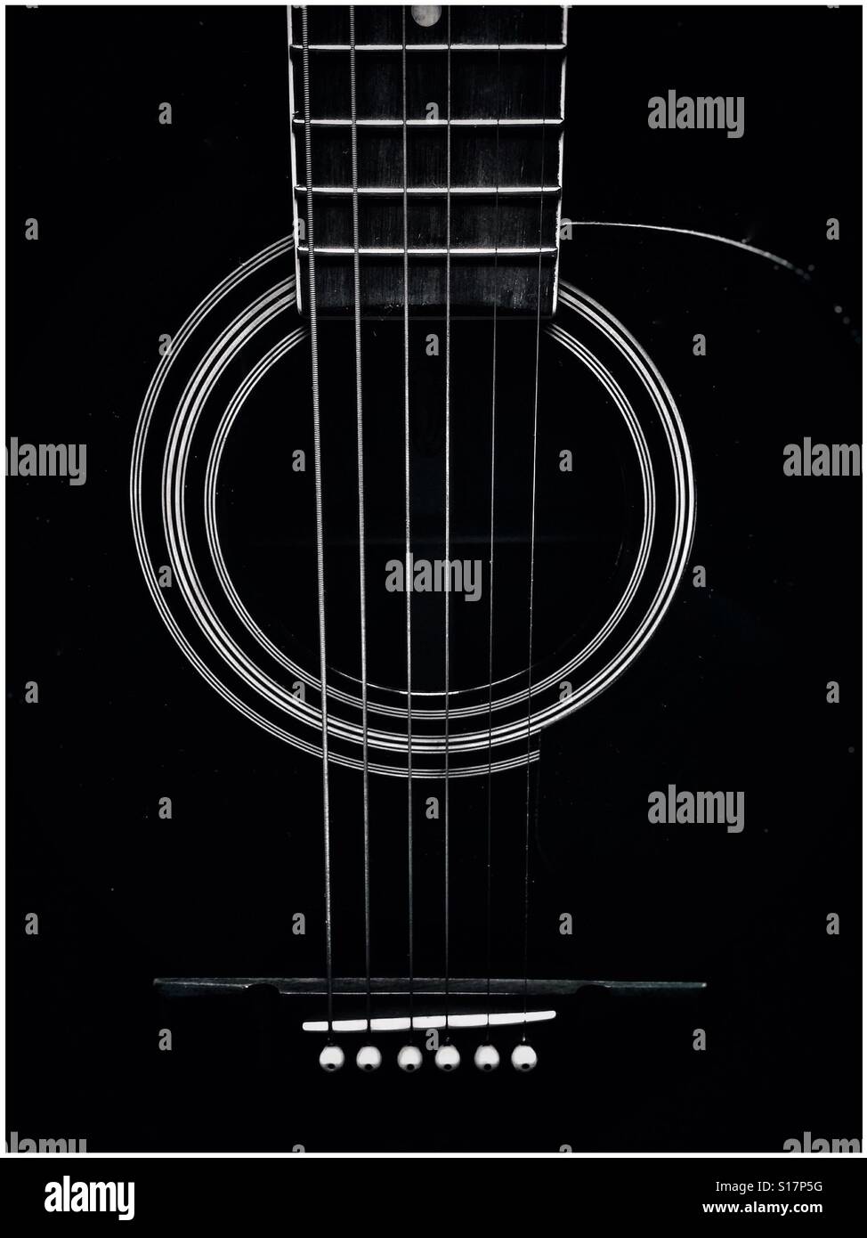 Abstract di chitarra, sfondo bianco e nero - Immagine stock catturata con smartphone