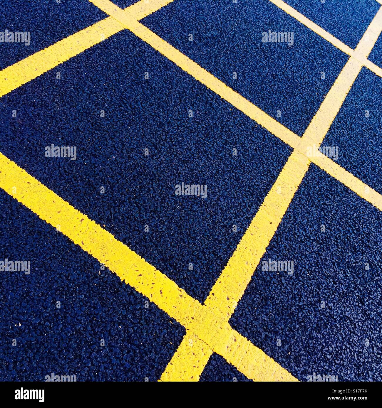 Il giallo di giunzione scatola della segnaletica stradale Regno Unito Foto Stock