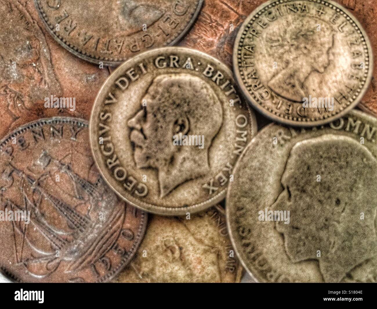 Raccolta di British pre-monete decimali - Immagine stock catturata con smartphone