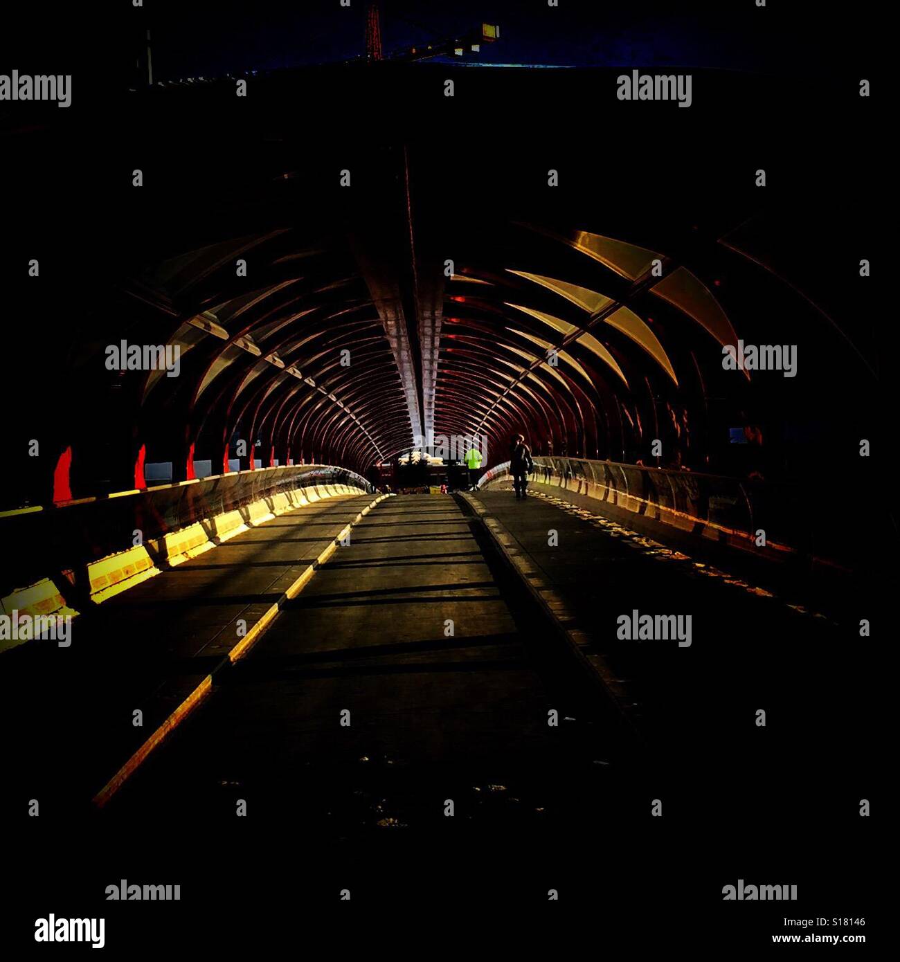 "Pedonale Ponte di Pace", Calgary, Alberta, Canada - Immagine stock catturata con smartphone