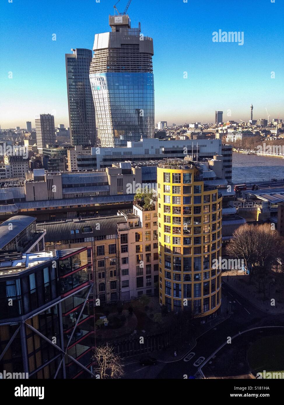 Il modulo visualizza la Tate Modern - Immagine stock catturata con smartphone