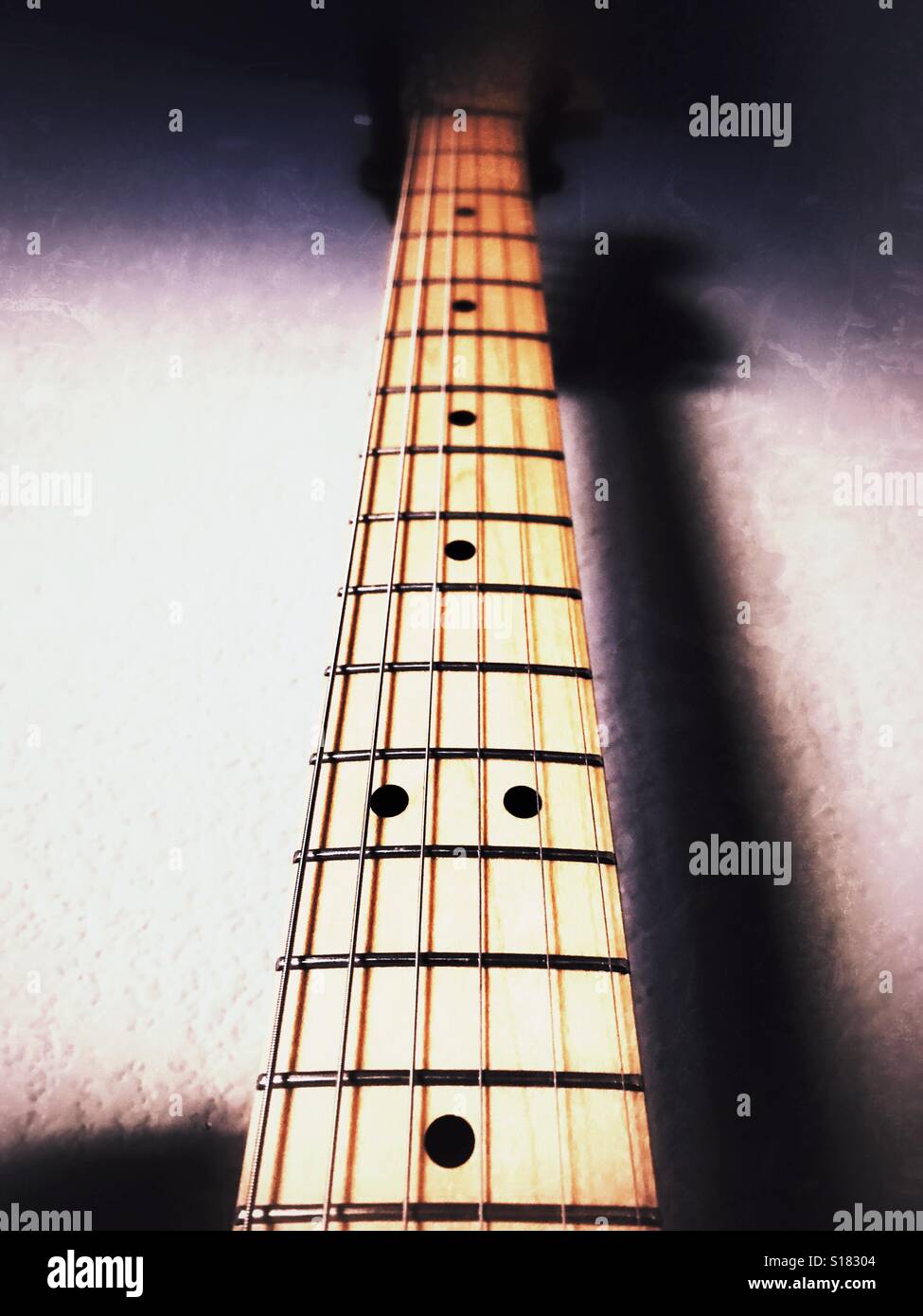Vista prospettica di una chitarra collo - Immagine stock catturata con smartphone