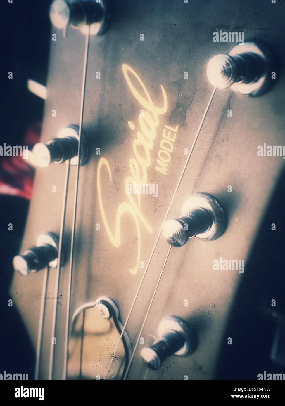 Testa di un epiphone chitarra - Immagine stock catturata con smartphone