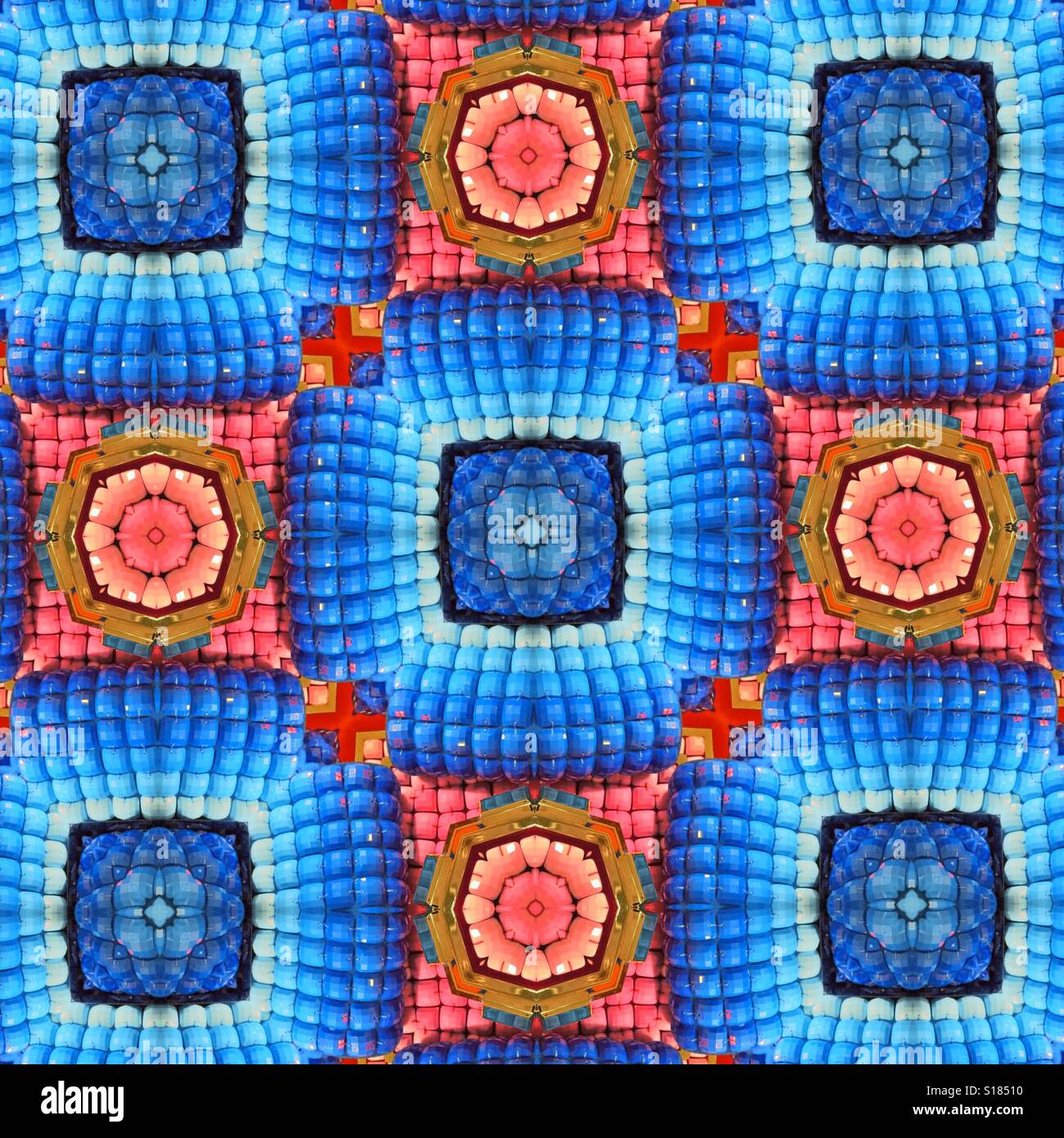 Un abstract caleidoscopio immagine di rosa e quadrati blu Foto Stock