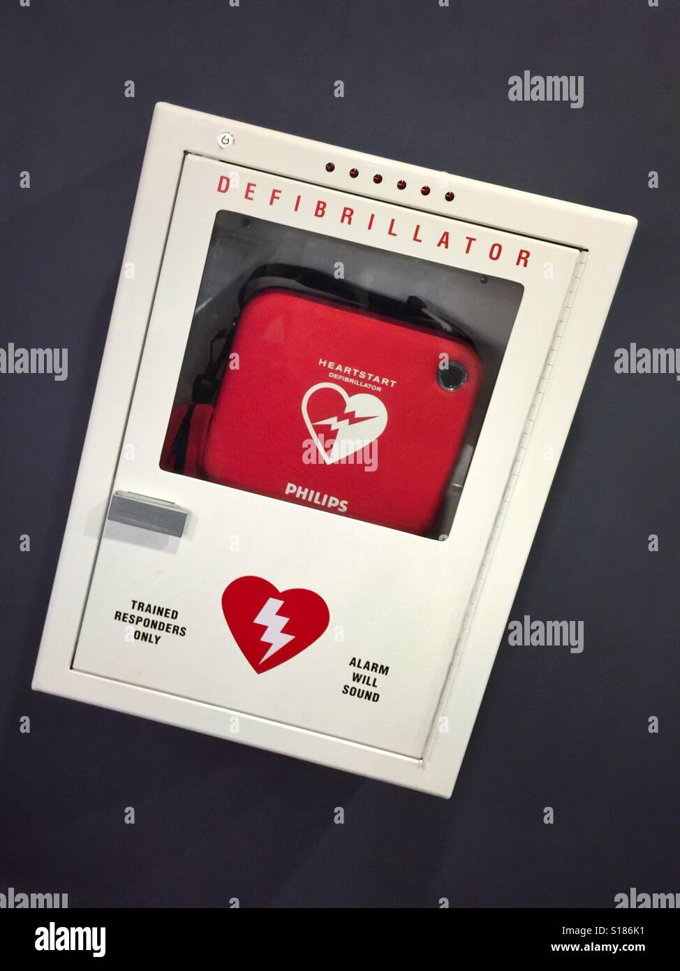 Un defibrillatore cardiaco Foto Stock