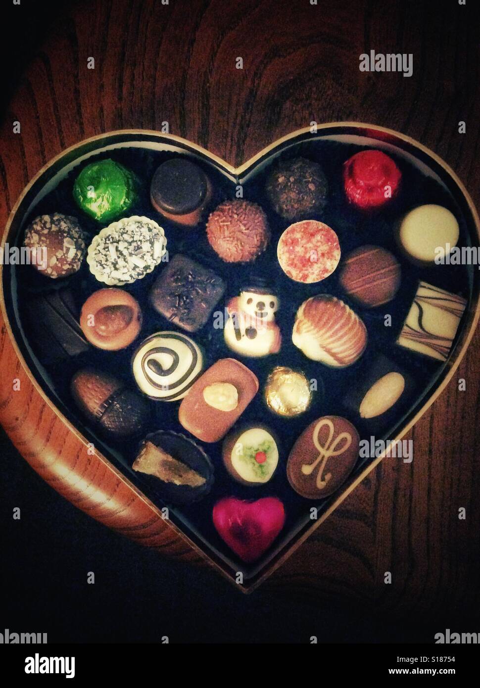 Cioccolatini in un cuore-scatola sagomata Foto Stock