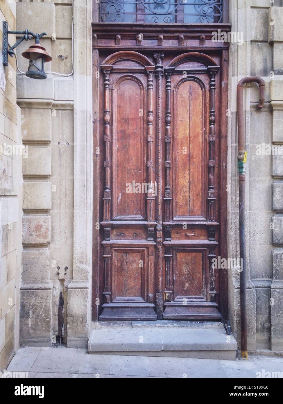 Porta di legno in una vecchia città Baku, Azerbajan Foto Stock
