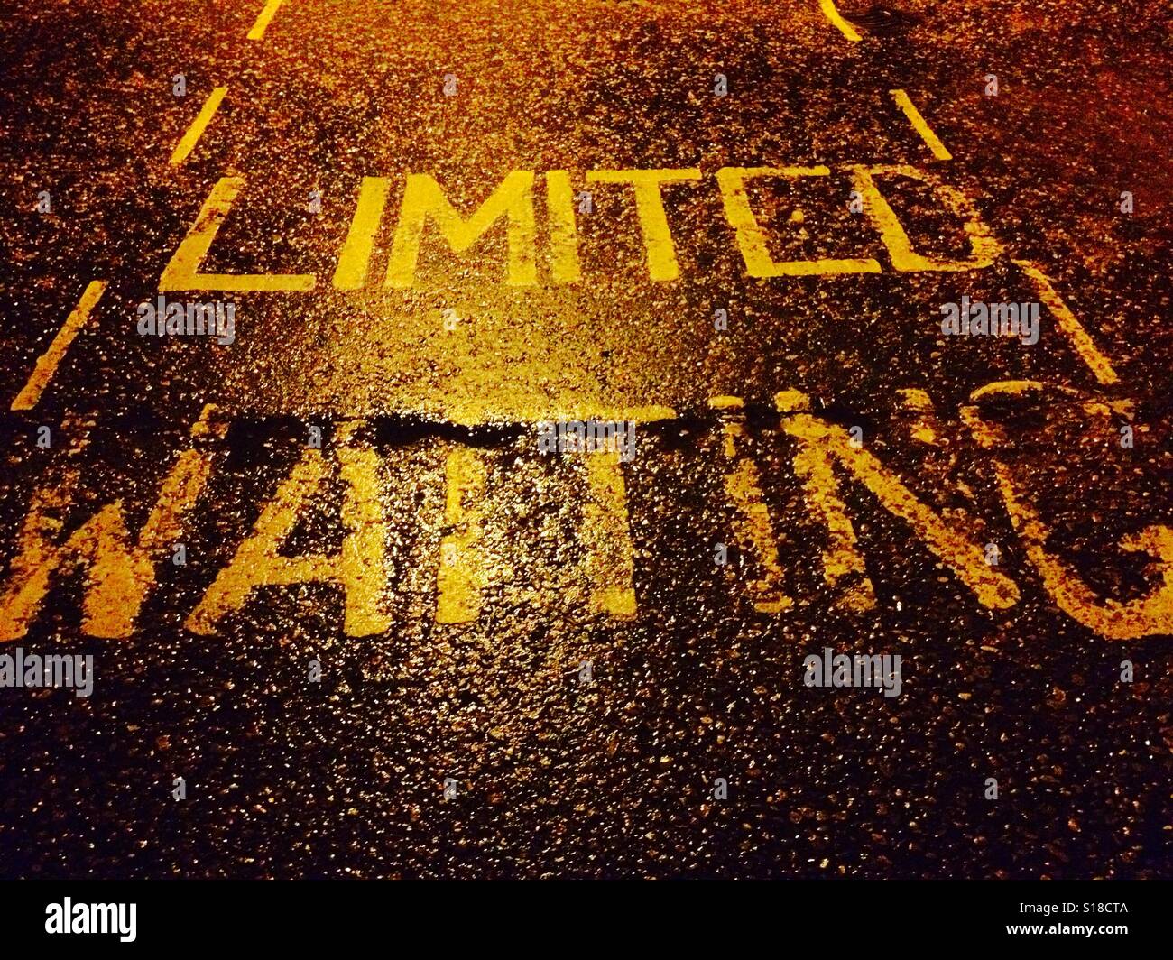 In attesa limitato parcheggio auto space Foto Stock