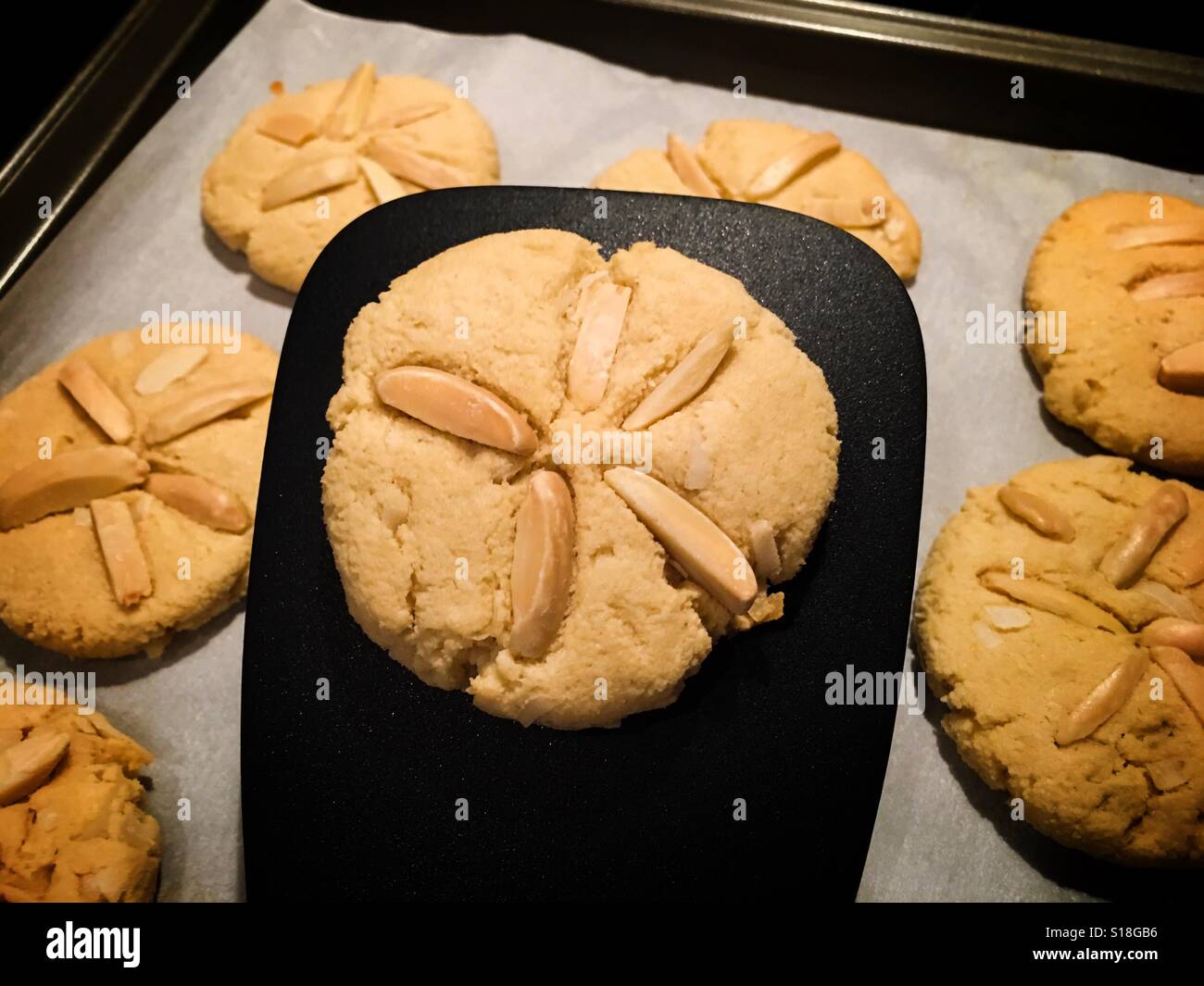 Senza glutine biscotti di mandorle fatta con farina di mandorle Foto Stock