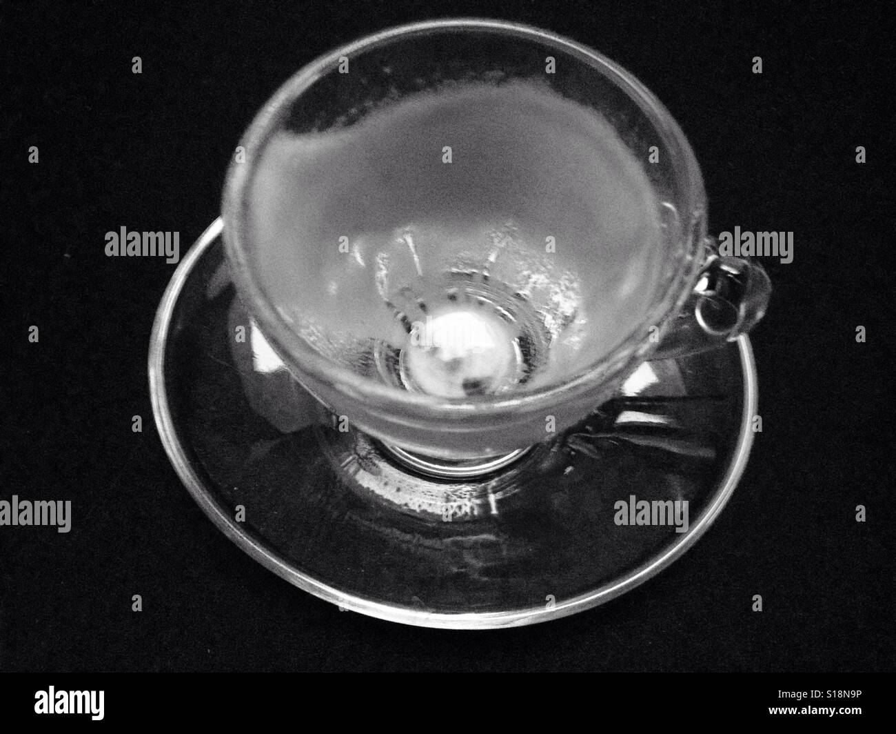 Svuotare tazza di caffè - Immagine stock catturata con smartphone