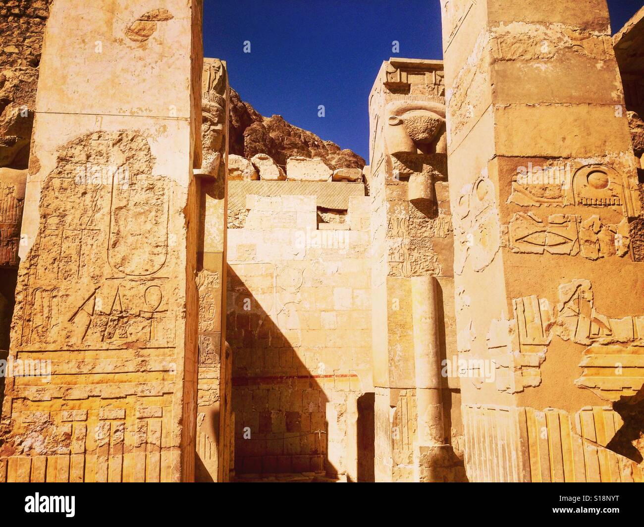 Dea Hathor tempio, Egitto - Immagine stock catturata con smartphone
