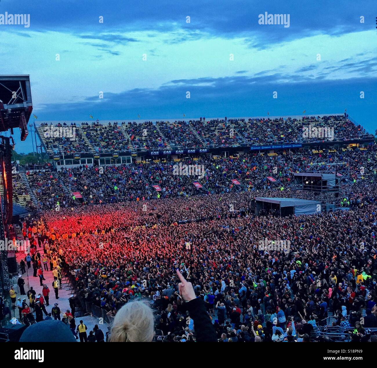 Concerto folla al Rock sulla gamma Foto Stock