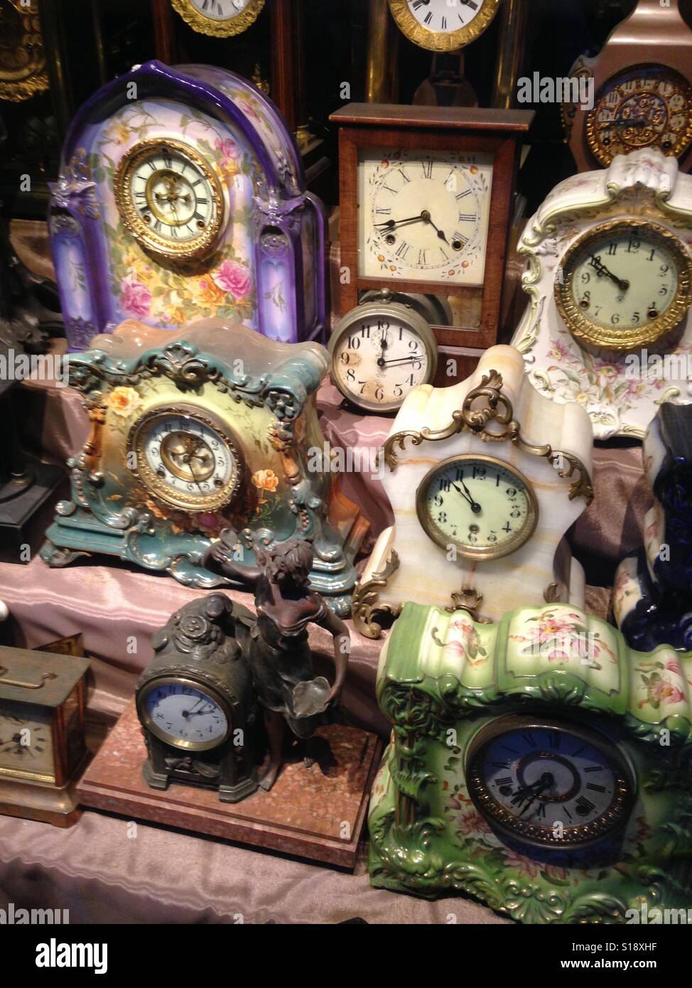 Orologi antichi immagini e fotografie stock ad alta risoluzione - Alamy