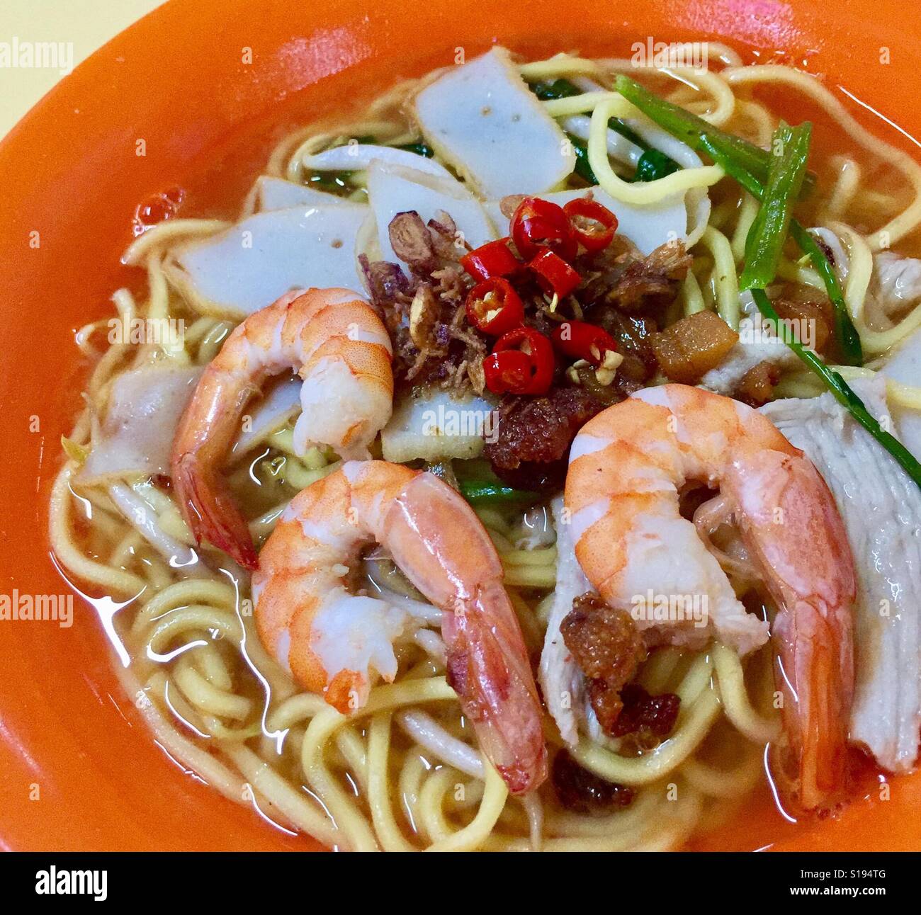 Lo stile di Singapore di gamberi zuppa di noodle al Foto Stock