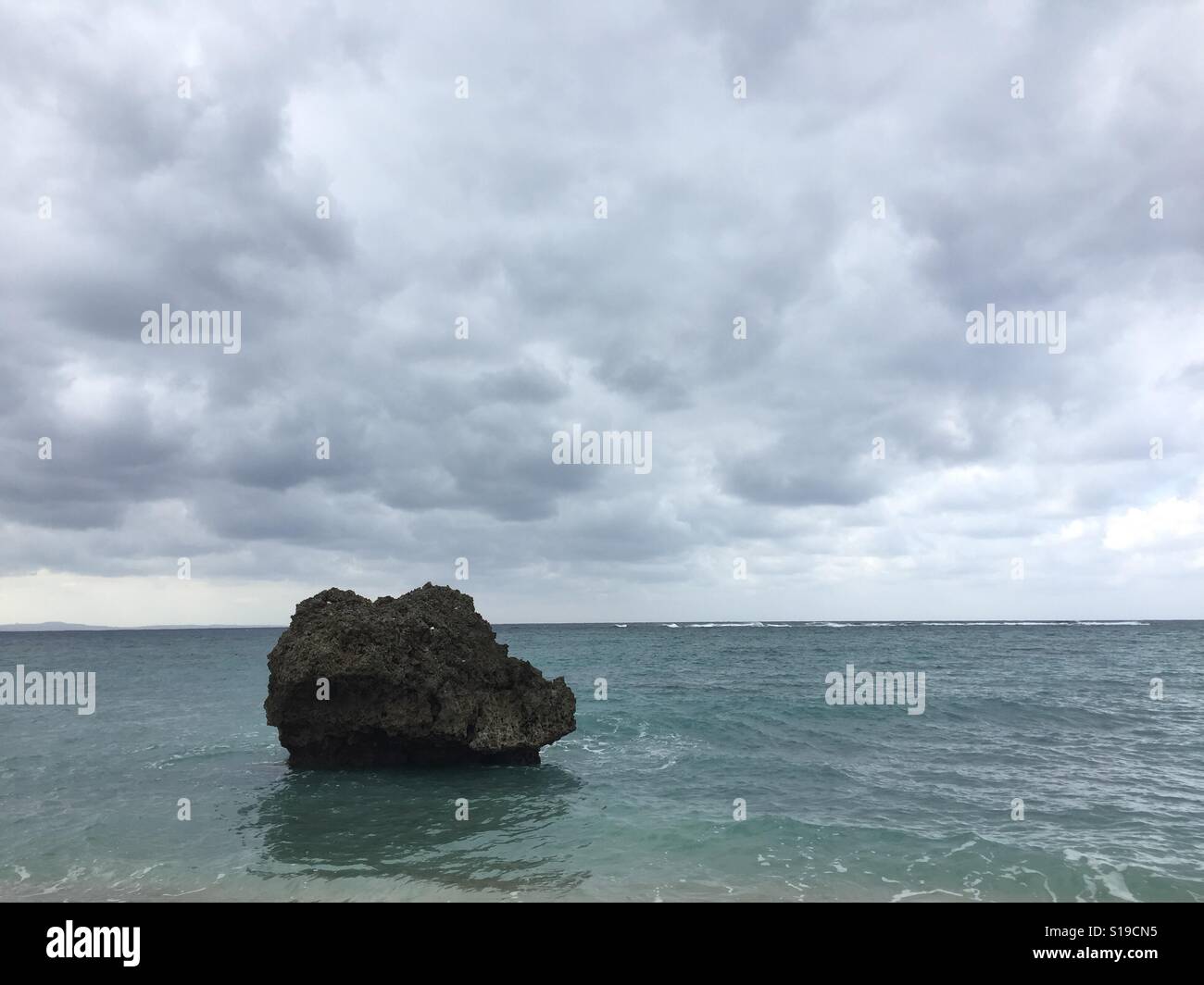 Spiaggia di roccia in Okinawa in Giappone Foto Stock