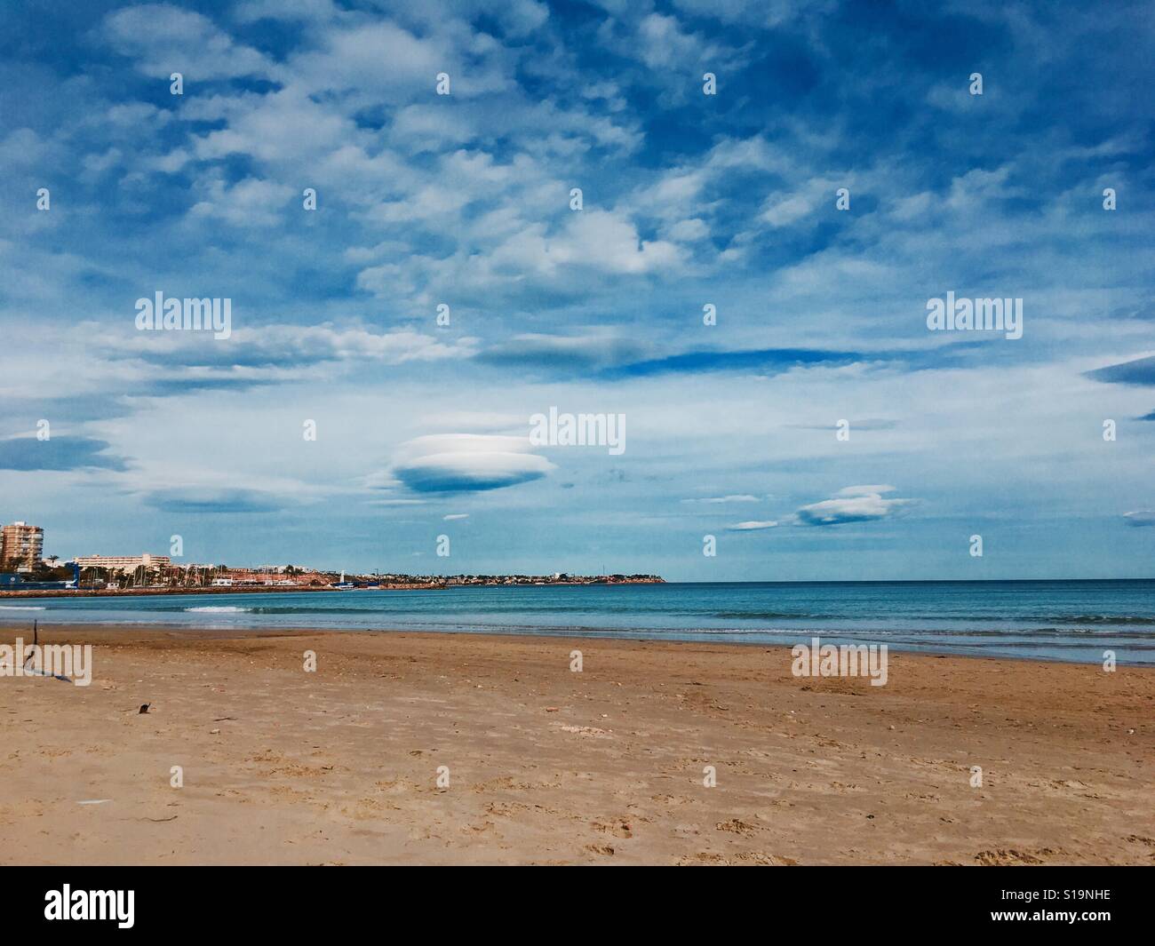 Spiaggia vuota di Dehesa de Campoamor. Orihuela Costa. Spagna Foto Stock