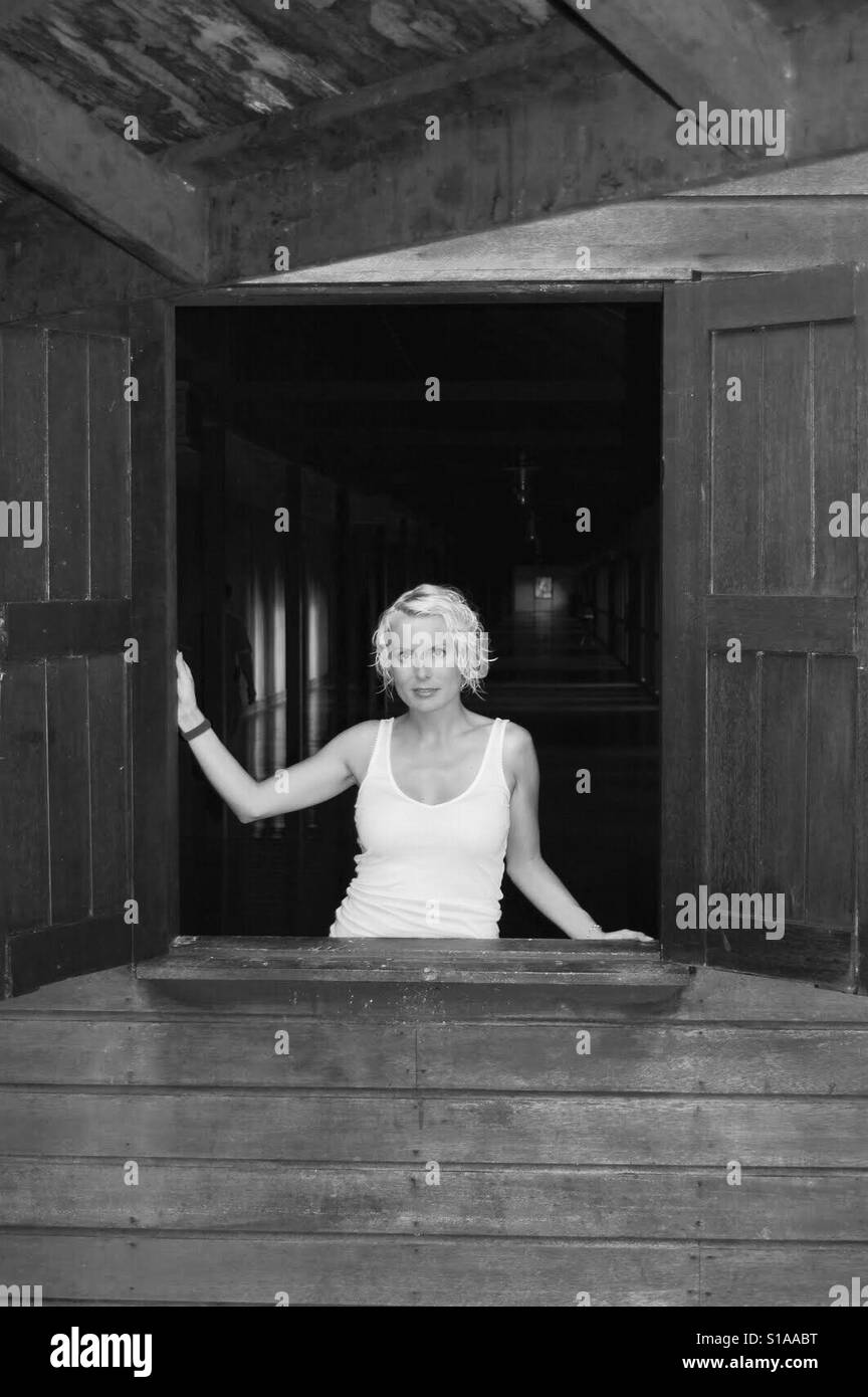 Guardando fuori del Longhouse - Immagine stock catturata con smartphone