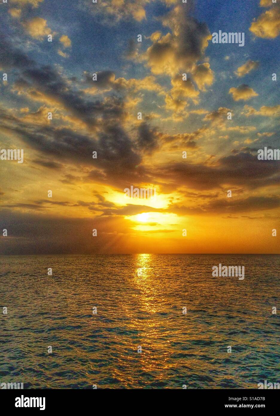 Un altro perfetto tramonto dei Caraibi, West End, Negril, Giamaica - Immagine stock catturata con smartphone