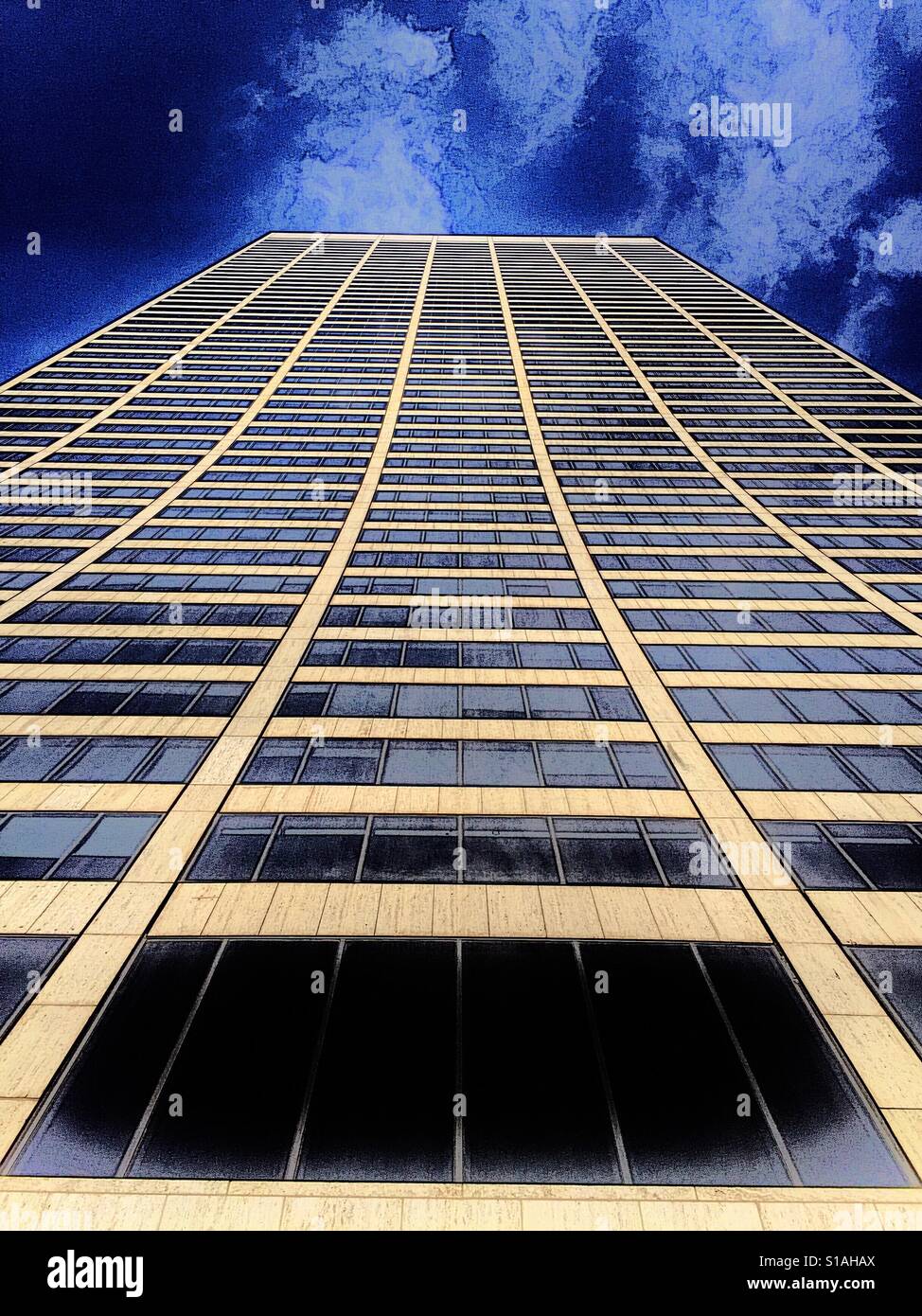 La parte anteriore della curva grazia edificio sulla 42nd St., Midtown Manhattan, New York, Stati Uniti d'America - Immagine stock catturata con smartphone